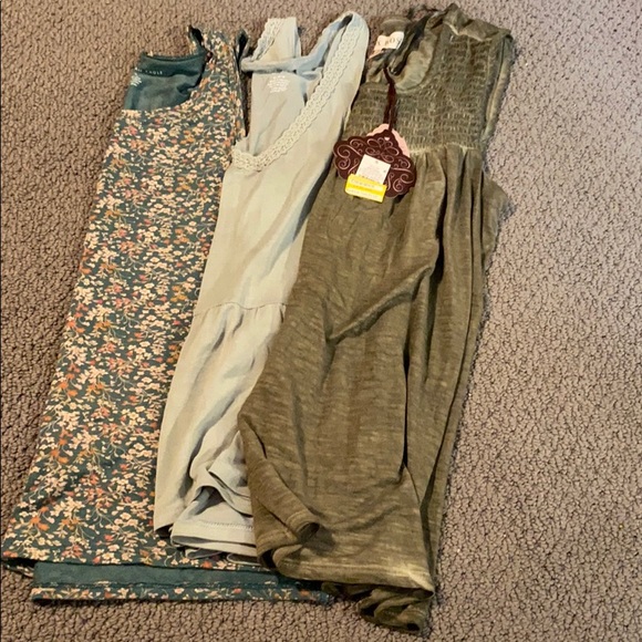 3 tanks. - Picture 1 of 1